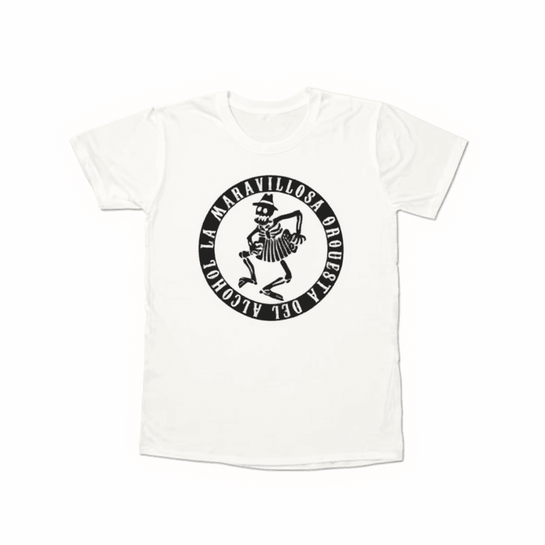 Camiseta blanca con logo de esqueleto tocando acordeón: "La Maravillosa Orquesta del Alcohol".
