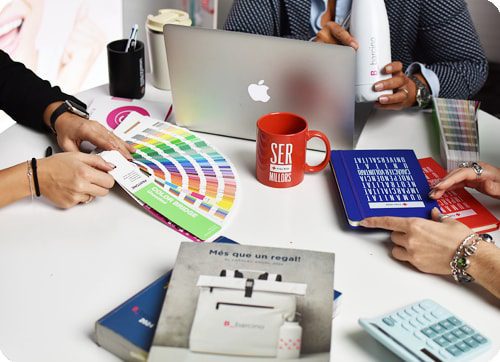 Regalos publicitarios personalizados con logo para empresas, ideales para promociones, eventos y estrategias de marketing.