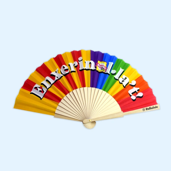 Abanico publicitario personalizado con logo, ideal para promociones y eventos de empresas, práctico y atractivo.