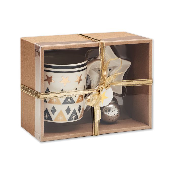 Set de regalo publicitario con taza decorativa y colador, ideal para promociones y eventos de empresas. Personaliza con tu logo.