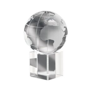 Trofeo de cristal con diseño de globo terráqueo, ideal como regalo publicitario personalizado para empresas y eventos.