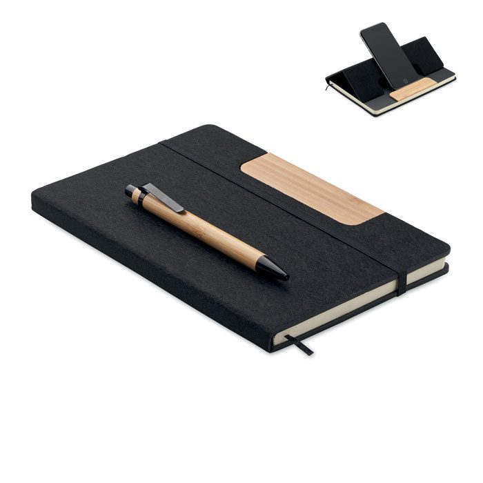 Cuaderno negro personalizado con logo y bolígrafo, ideal para regalos promocionales en eventos y publicidad empresarial.