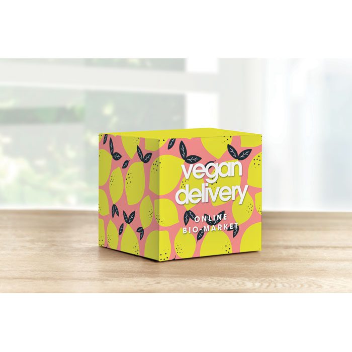 Caja personalizada con diseño colorido, ideal para regalos publicitarios de empresas en eventos y promociones.