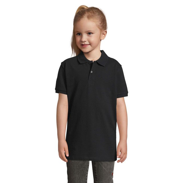Polo negro para niños personalizado con logo, ideal como regalo publicitario para empresas en promociones y eventos.
